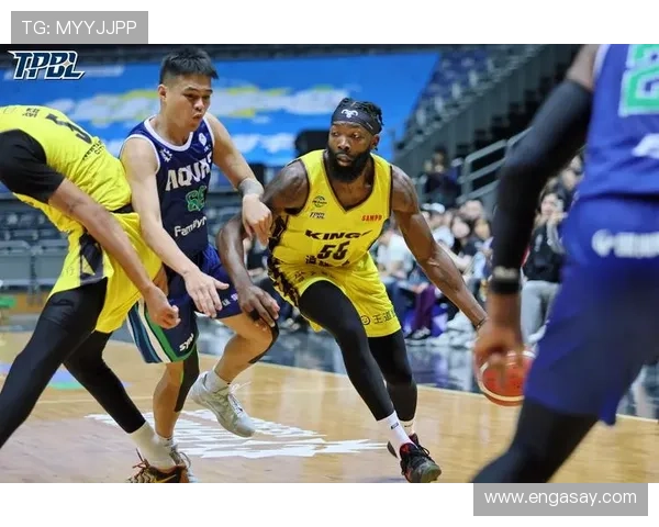 激情碰撞攻防博弈一场篮球比赛的全景式复盘与启示成长精神与团队战术亮点 - 副本 - 副本 (2)