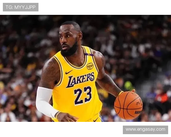 篮球明星詹姆斯携新队友一起征战季后赛目标明确誓言再创辉煌