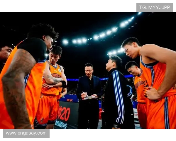 CBA赛场风云再起，明星球员关键战役展现超凡实力 - 副本 (3)